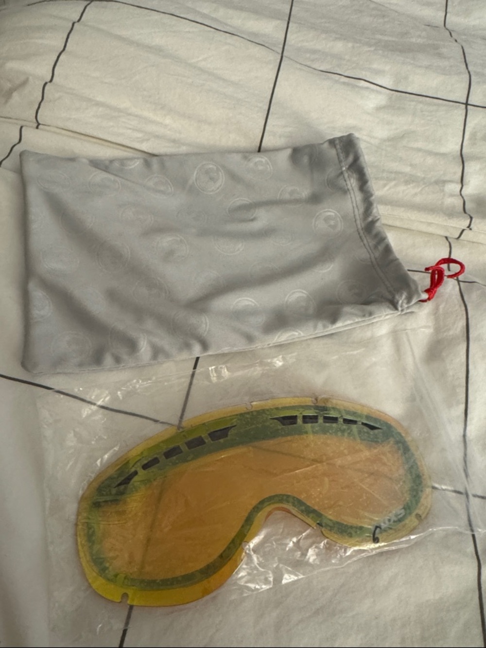 Yellow Lens Ski/Snowboard Goggles with Gray Drawstring Pouch. Dragon